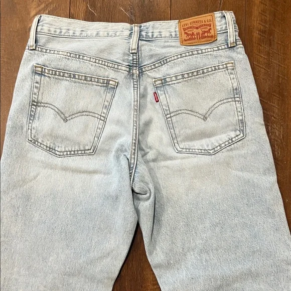 Levi's Light Blue Women's Mid Rise Baggy Jeans - Picture 5 of 10